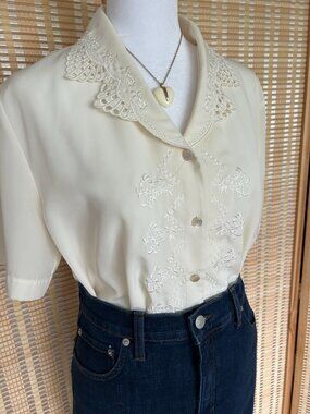Vintage Cream Embroidered Blouse | Lace Collar Button Front Top | Size S